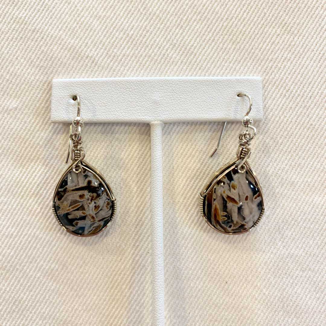 Crystal Creek Gems Set: Turkish Stick Stone on Black Onyx